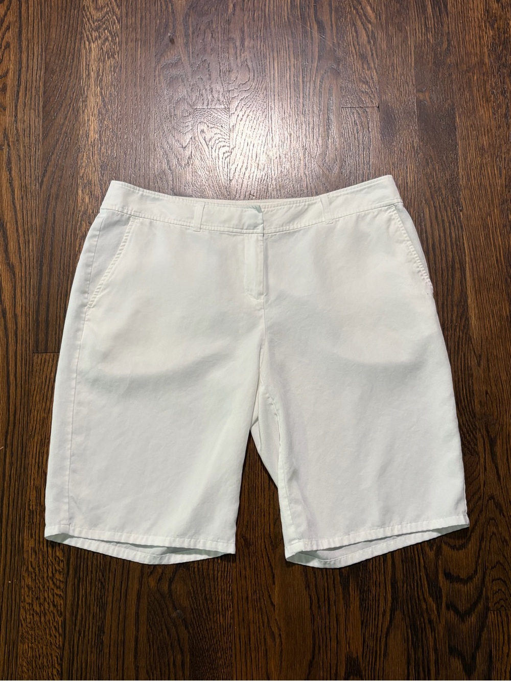 Eileen Fisher Tropical Bermuda Flat Front Dress Shorts White Size M 11" Inseam